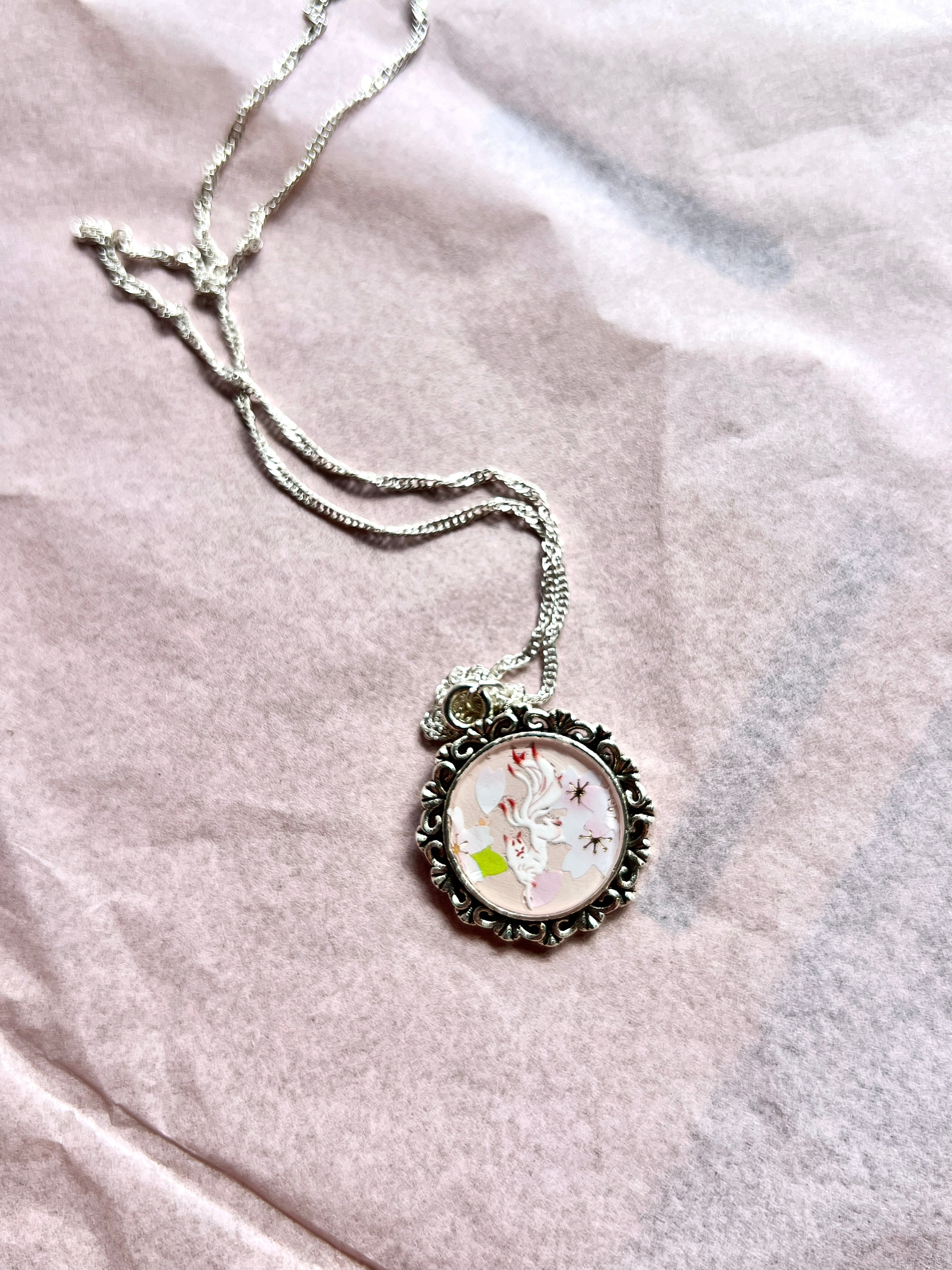 Kitsune Kette Silber – Handbemalter Anime Schmuck | Hanabi Kollektion