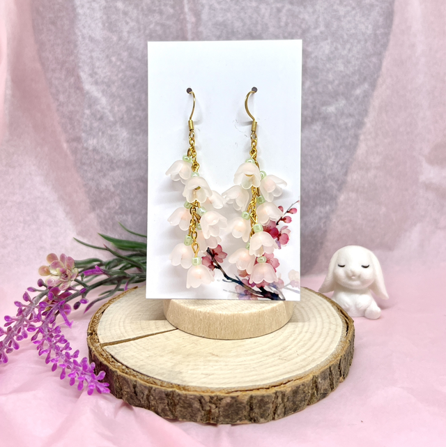 Maiglöckchen Ohrringe – Floraler Edelstahl Schmuck