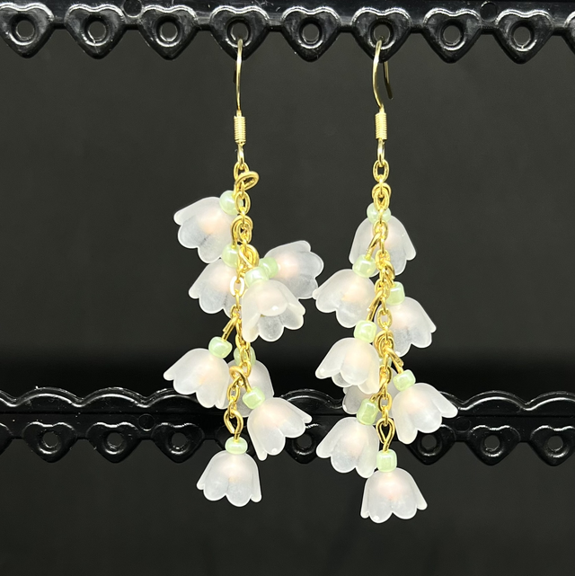 Maiglöckchen Ohrringe – Floraler Edelstahl Schmuck