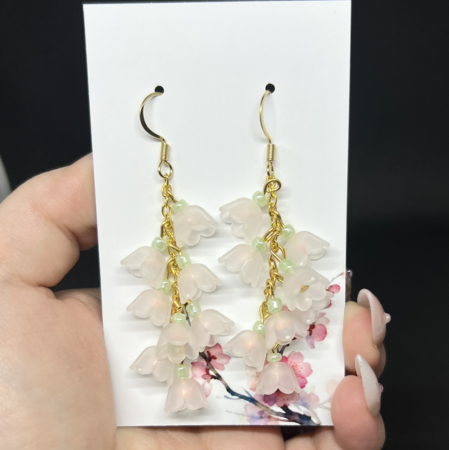 Maiglöckchen Ohrringe – Floraler Edelstahl Schmuck